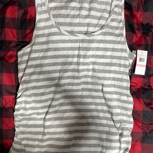 🤰Gray/white tank top Scoop neck Short with ruche